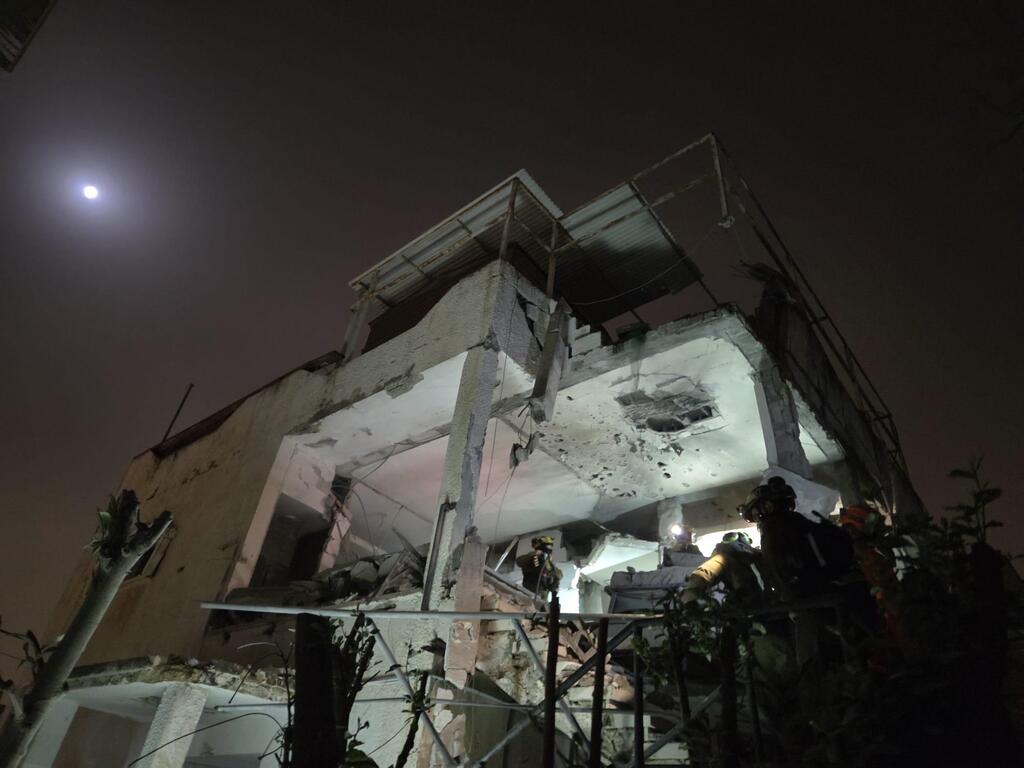 إصابة مصنع في النقب وأضرار واسعة في عدة مدن بعد إطلاق صواريخ ليلًا (تُستخدم هذه الصورة بموجب البند 27 أ من قانون الحقوق الأدبية (2007)) إصابة مصنع في النقب وأضرار واسعة في عدة مدن بعد إطلاق صواريخ ليلًا