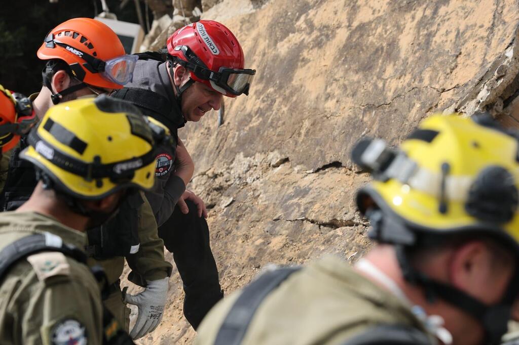 مقتل اثنين وانتشال جثتيهما من تحت الأنقاض في حيفا واستمرار البحث عن مفقودين