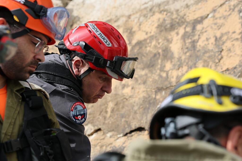 مقتل اثنين وانتشال جثتيهما من تحت الأنقاض في حيفا واستمرار البحث عن مفقودين