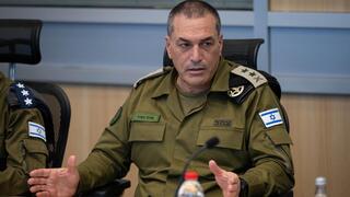 رئيس الأركان الإسرائيلي ايال زامير خلال جلسة تقييم أمني