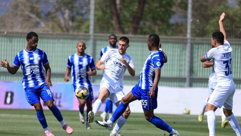  نواف بزيغ يقود مكابي بيتح تكفا لتعادل مثير أمام كريات يام 2-2 