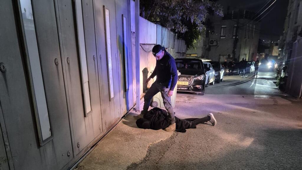 اعتقال مشتبه بإطلاق النار في إكسال بعد مطاردة قصيرة وضبط سلاح