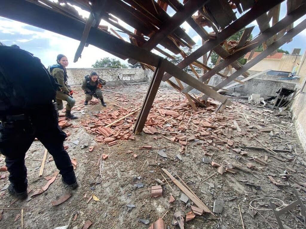 الشمال يشتعل مجددًا صفارات الإنذار تتوالى (تُستخدم هذه الصورة بموجب البند 27 أ من قانون الحقوق الأدبية (2007)) الشمال يشتعل مجددًا صفارات الإنذار تتوالى