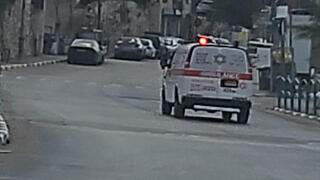 جريمة عنف في معاوية تسفر عن إصابة شاب بجراح خطيرة