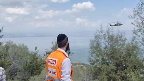 إصابة خطيرة لشاب خلال ركوب الدراجة قرب طبريا ونقله بمروحية إلى المستشفى