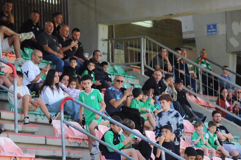 عودة الحياة للمدرجات بعد 40 يومًا من الغياب بسبب الحرب