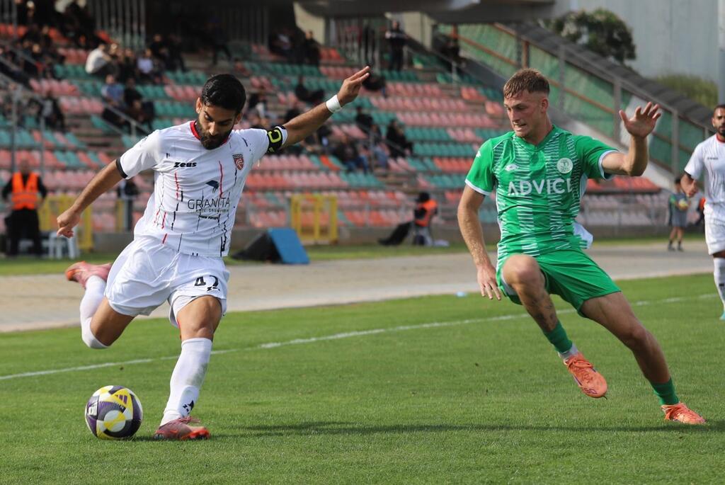 كفار سابا نحو القمة وكفرقاسم يغرق في القاع (راديو الناس) كفار سابا نحو القمة وكفرقاسم يغرق في القاع