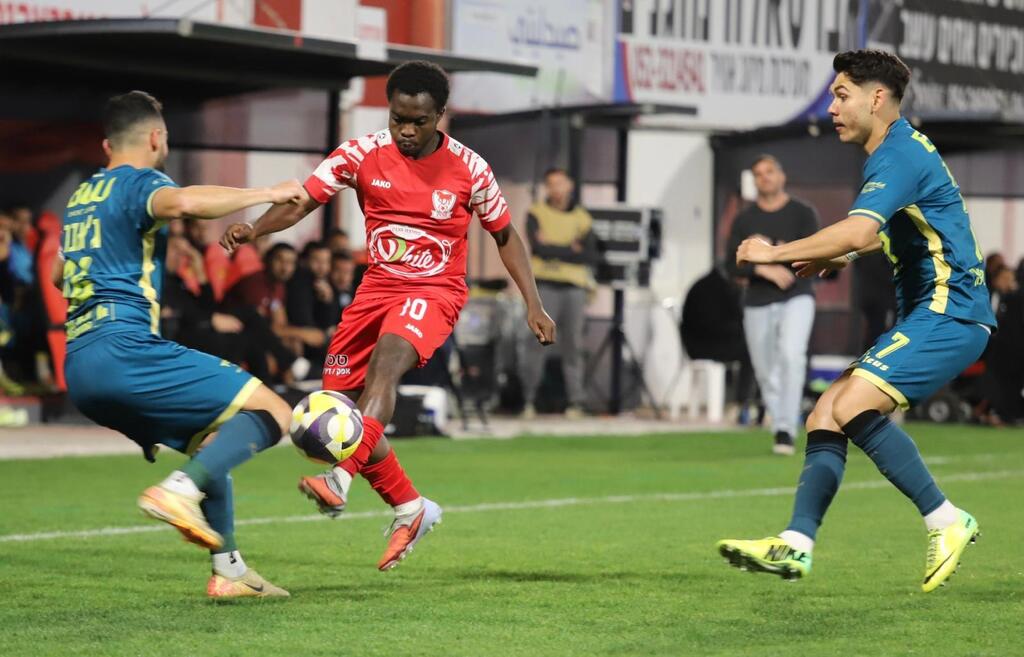 سخنين تقتنص فوزًا دراميًا وتعمّق أزمة الرينة