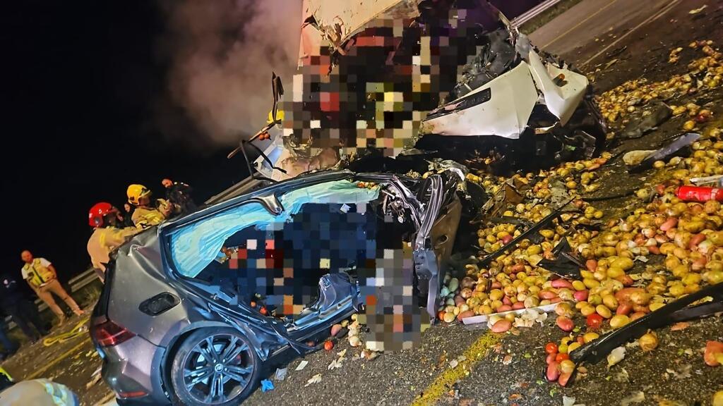 مصرع 5 فلسطينيين في حادث طرق مروّع بين مركبتين على شارع 60 جنوب نابلس 