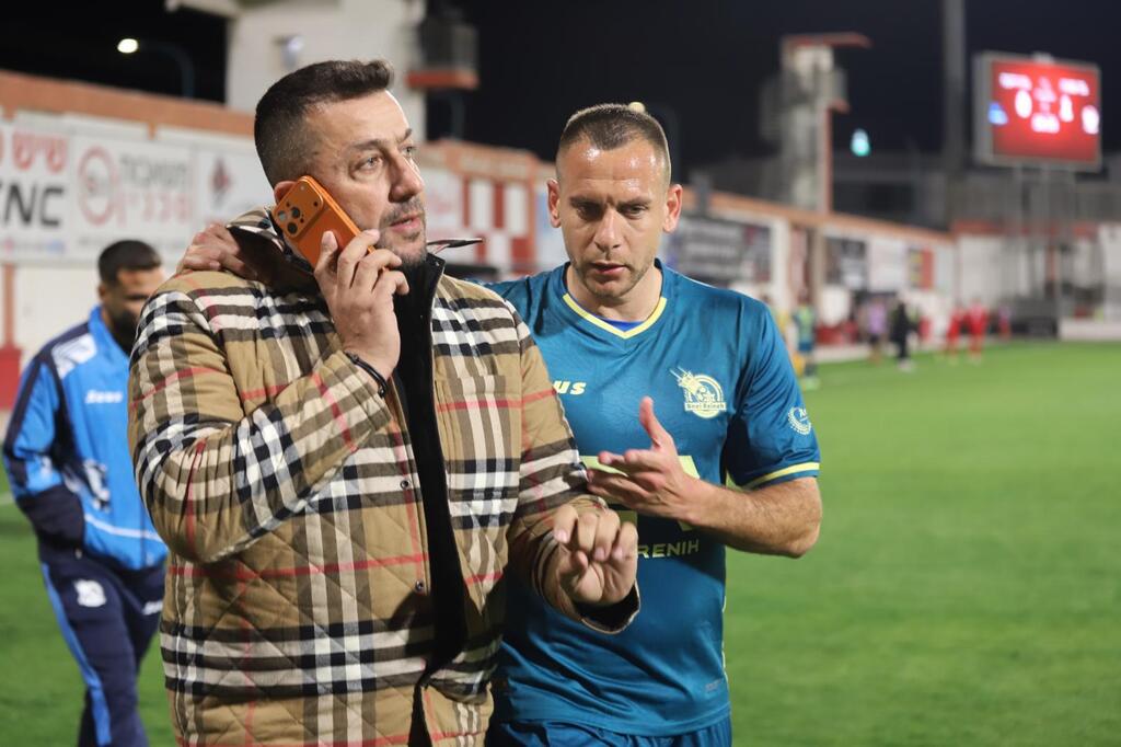 دراما في استاد الدوحة: بصول يطالب بانسحاب لاعبي الرينة وتوقف المباراة بعد طرد جابر