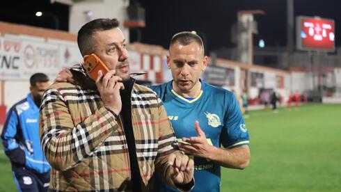 دراما في استاد الدوحة: بصول يطالب بانسحاب لاعبي الرينة وتوقف المباراة بعد طرد جابر