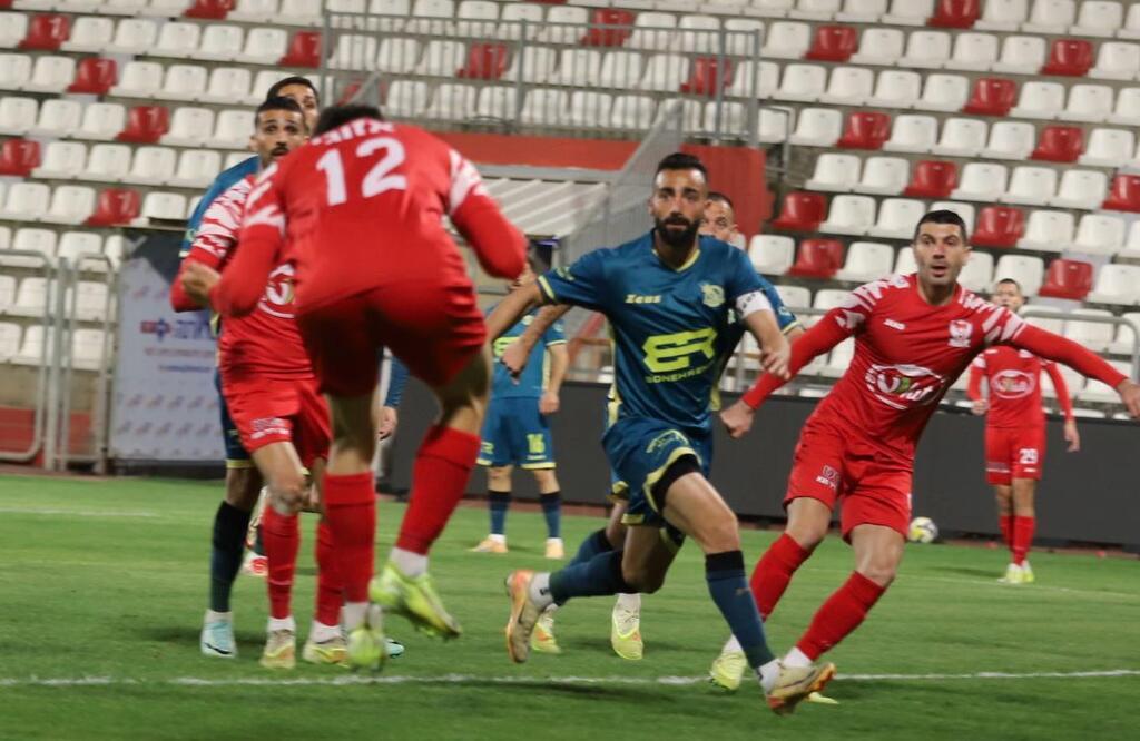 سخنين تقتنص فوزًا دراميًا وتعمّق أزمة الرينة