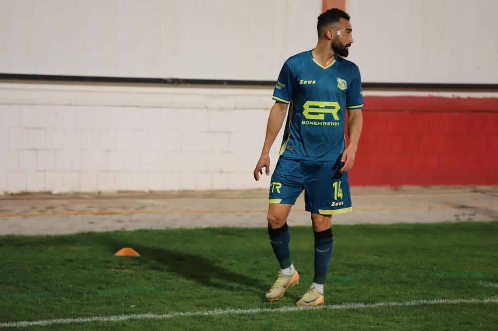 توتر غير مسبوق يوقف مباراة مكابي الرينة واتحاد سخنين لدقائق بعد احتجاجات حادة على قرار تحكيمي مثير للجدل.