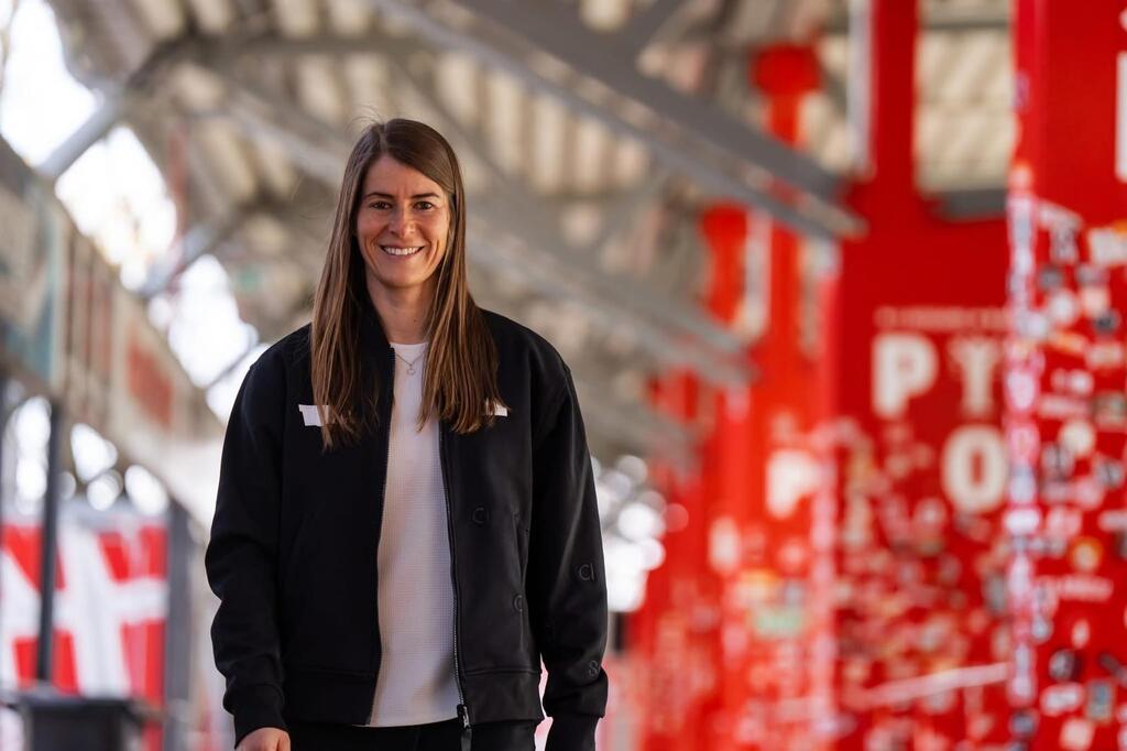 المدربة ماري لويز إيتا (صفحة نادي برلين) المدربة ماري لويز إيتا