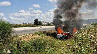 إصابة خطيرة إثر احتراق مركبة 