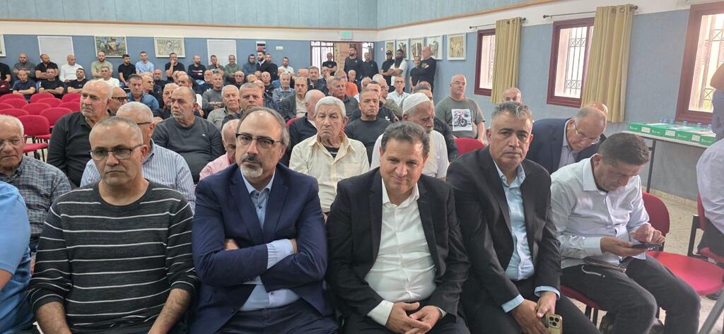 في مشهد وحدوي مؤثر: إتمام الصلح بين عائلتي عوّاد وذياب في طمرة بعد خلاف دامٍ 