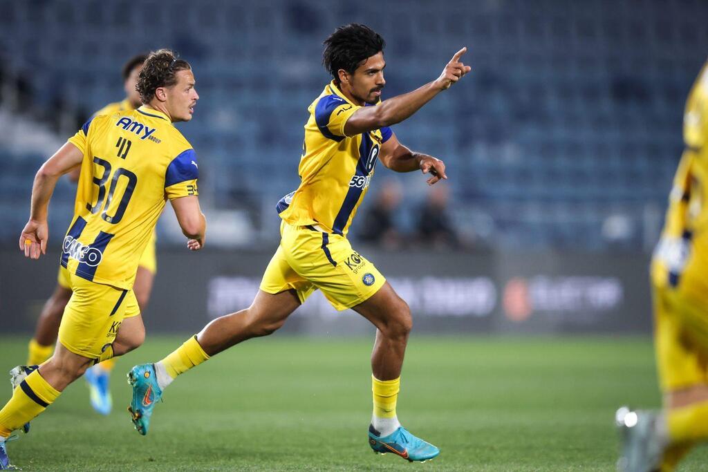 مكابي تل أبيب يبلغ نهائي كأس الدولة