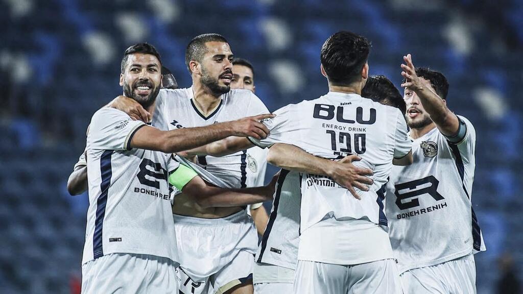 مكابي الرينة يقلب الطاولة ويتقدم 3-2 على هبوعيل حيفا في الشوط الأول