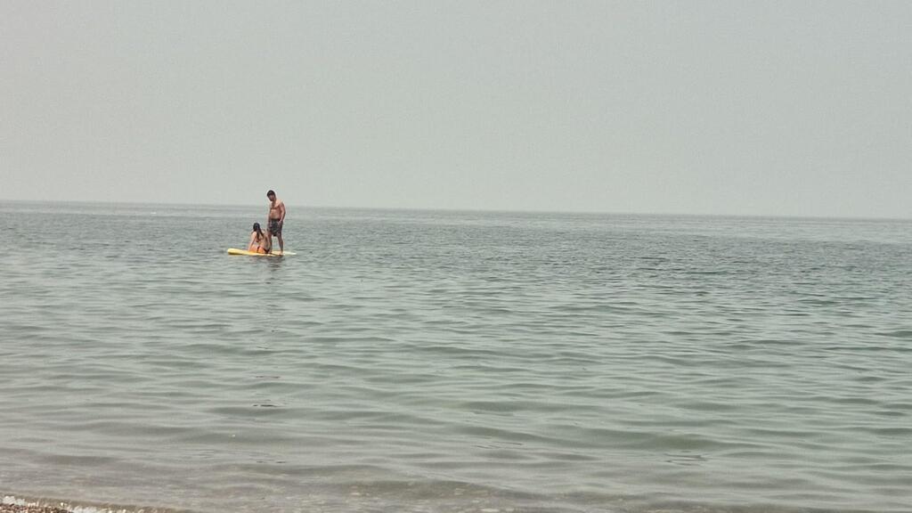 رياح قوية تضرب شواطئ بحيرة طبريا