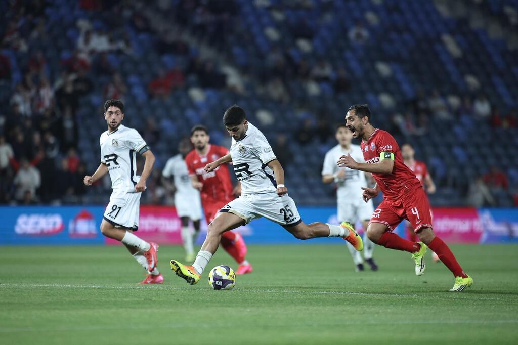 انتصار دراماتيكي يعيد الأمل للرينة ويشعل صراع البقاء في المراحل الحاسمة.