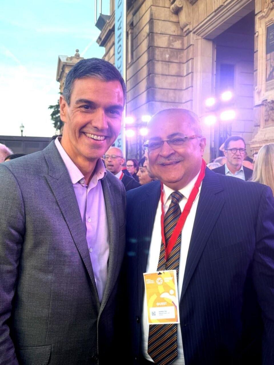 الطيبي يلتقي سانشيز في برشلونة ويشيد بمواقفه الداعمة للفلسطينيين