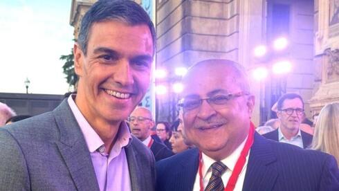 الطيبي يلتقي سانشيز في برشلونة ويشيد بمواقفه الداعمة للفلسطينيين