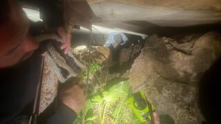 عملية إنقاذ ليلية معقّدة: تخليص طفل علق بين صخور بعمق 5 أمتار في نحف 