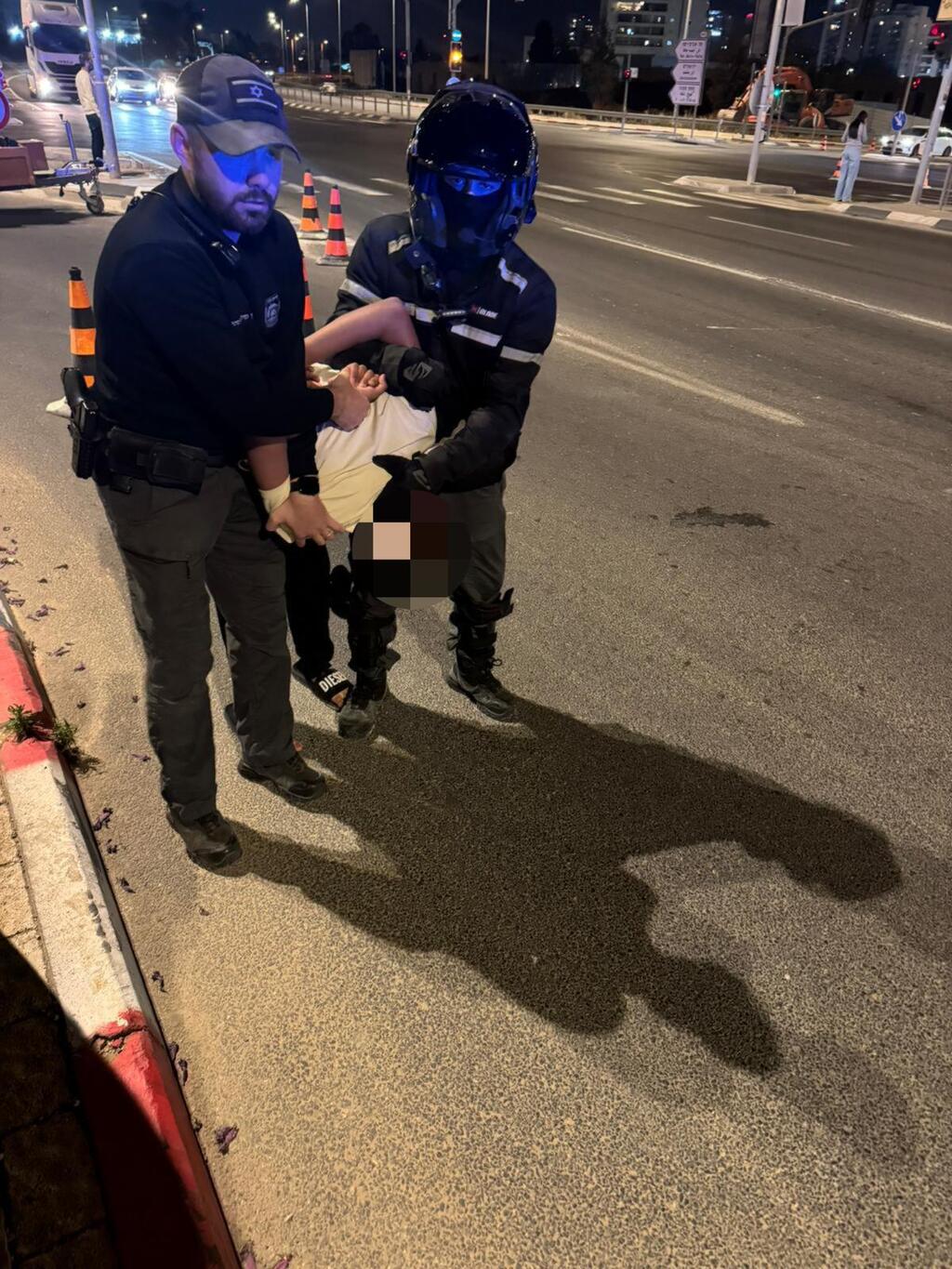 اعتقال أم وأبنائها في اللد بادعاء الإخلال بالنظام خلال مراسم "يوم الذكرى"