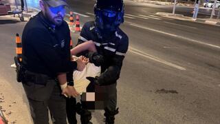 اعتقال أم وأبنائها في اللد بادعاء الإخلال بالنظام خلال مراسم "يوم الذكرى"