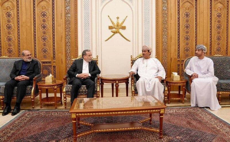 وزير الخارجية الإيراني عباس عراقجي ينشر صورًا من اجتماع في مسقط عقب زيارته إلى باكستان