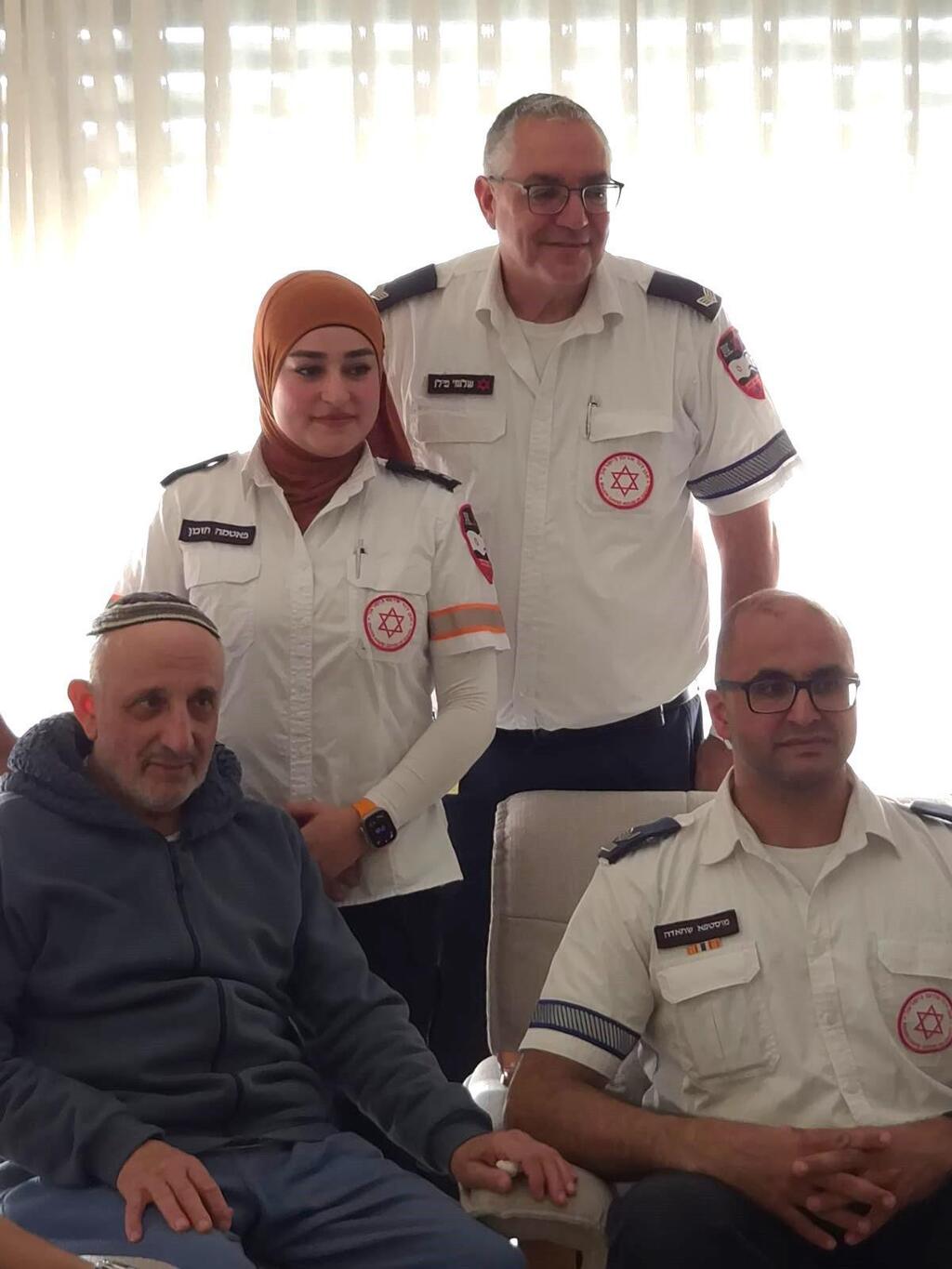 الطاقم مع المريض