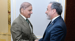 عراقجي يصل إسلام آباد مجددًا وسط تعثر المحادثات مع واشنطن