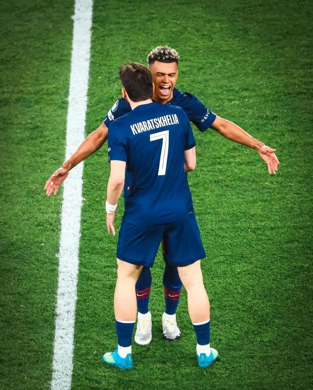 دراما في مباراة باريس سان جيرمان وبايرن ميونخ