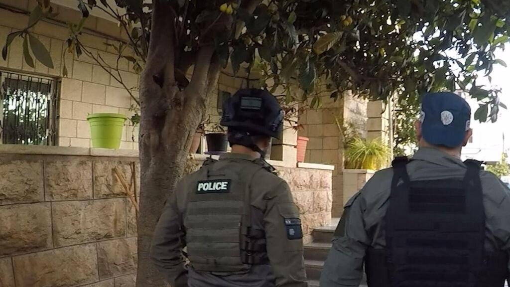 هوية مزدوجة