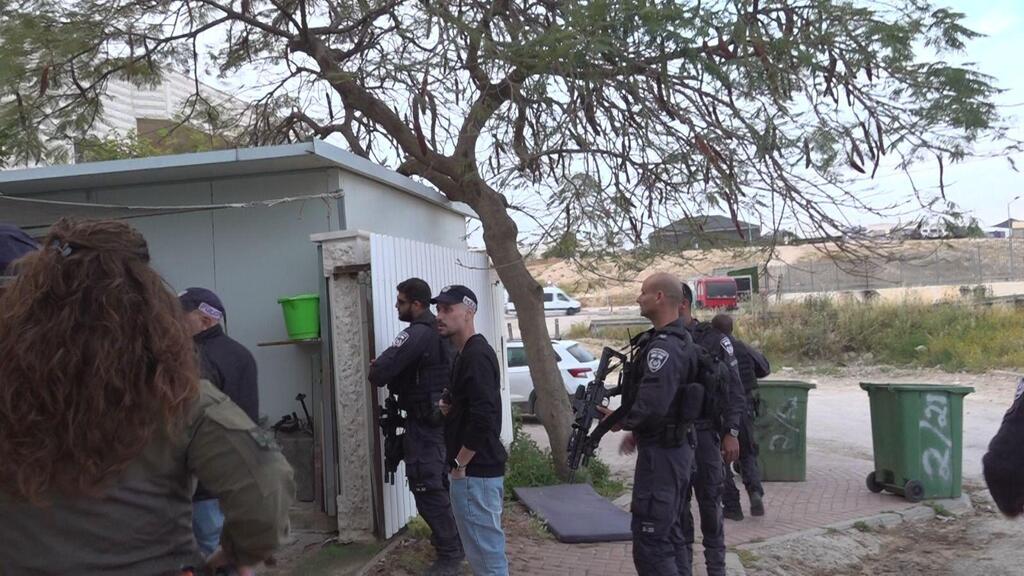 هوية مزدوجة