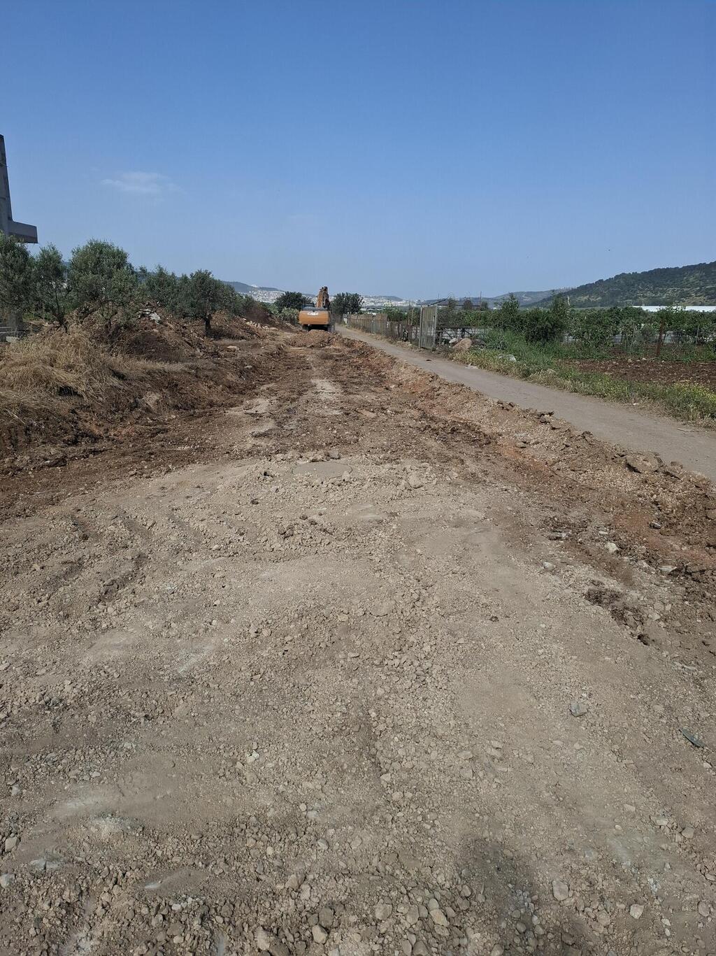 بمبادرة أهلية ودعم محلي: بدء العمل في ترميم شوارع سهل دير حنا