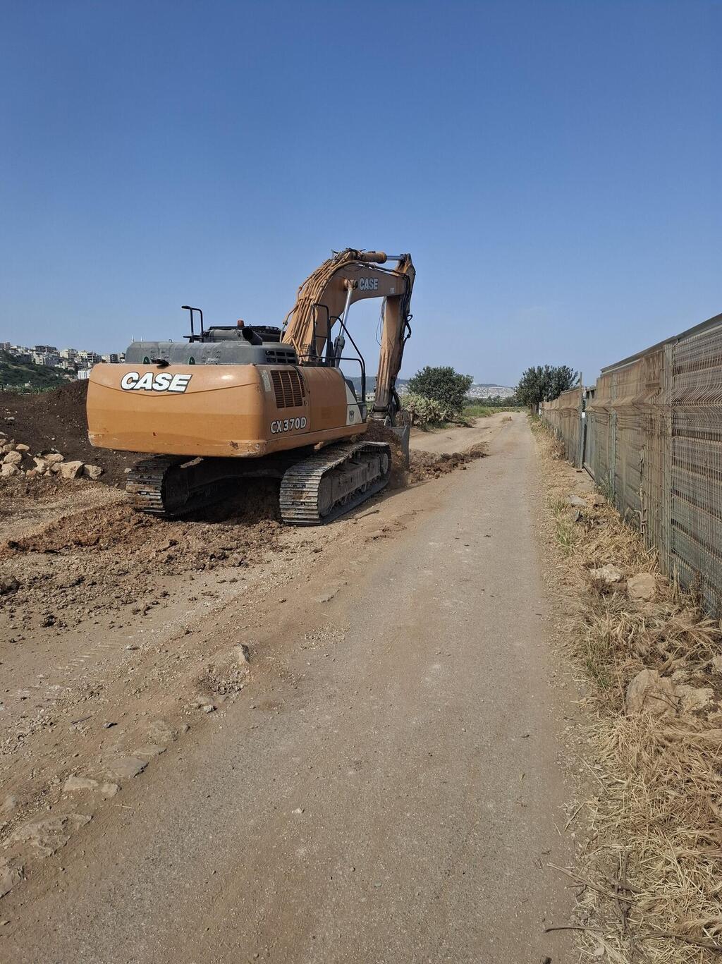 بمبادرة أهلية ودعم محلي: بدء العمل في ترميم شوارع سهل دير حنا