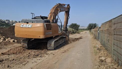 بمبادرة أهلية ودعم محلي: بدء العمل في ترميم شوارع سهل دير حنا