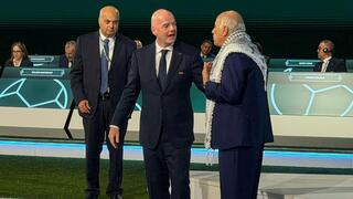 مؤتمر "فيفا": الرجوب يرفض مصافحة نائب رئيس الاتحاد الإسرائيلي