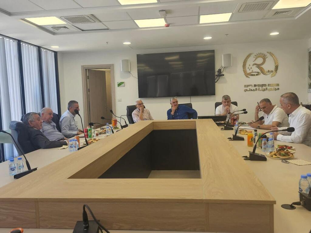 اجتماع اللجنة السباعية في الرينة أمس