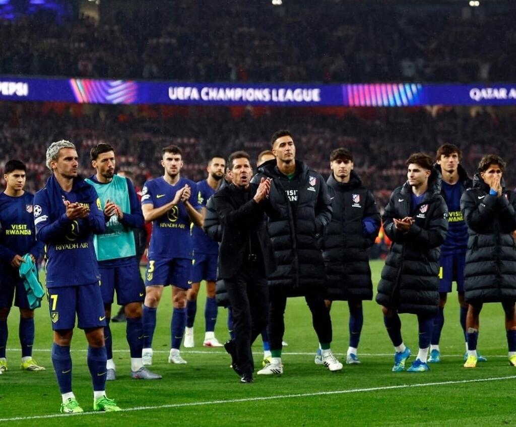 لاعبو أتلتيكو مدريد وسيميوني