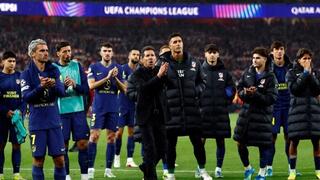 لاعبو أتلتيكو مدريد وسيميوني
