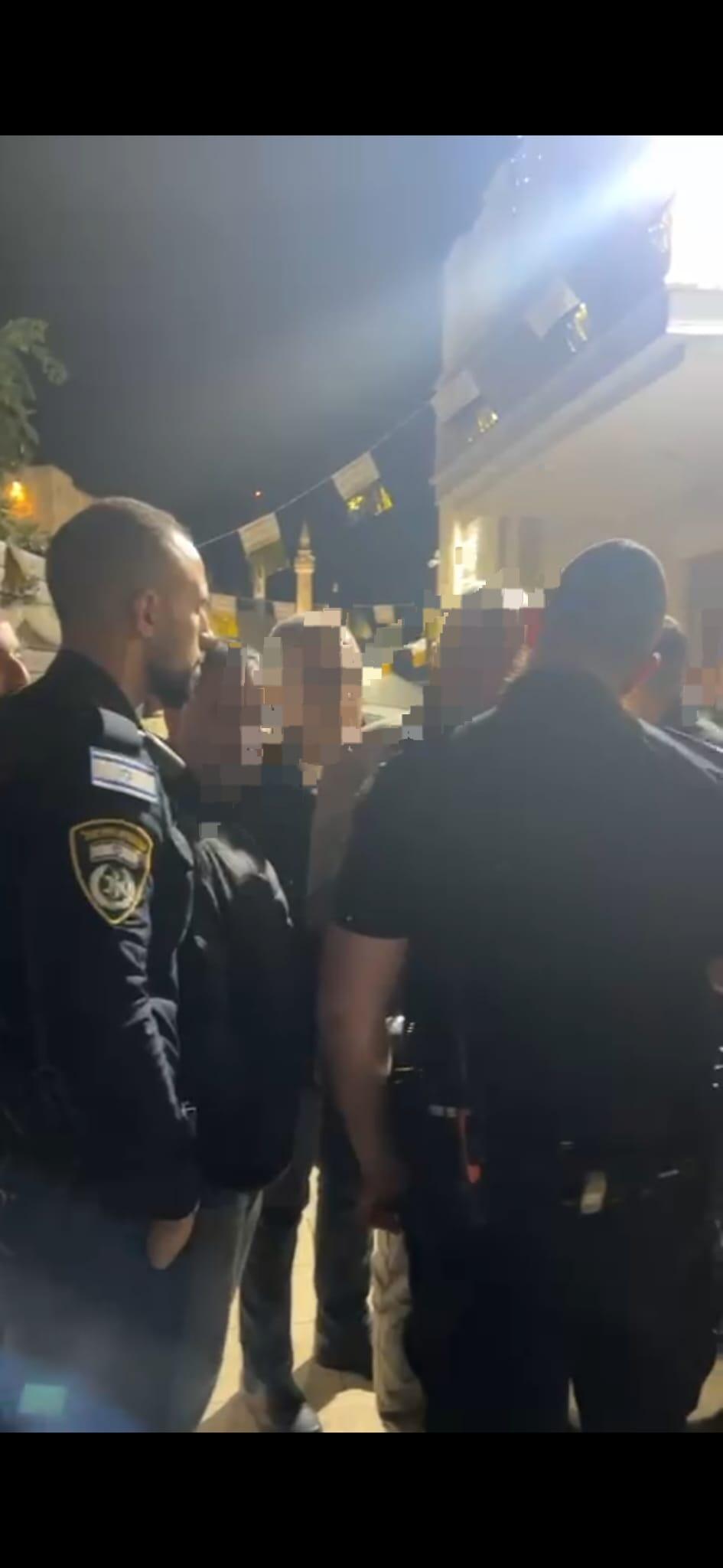 اعتقال عريس ووالده ومغني
