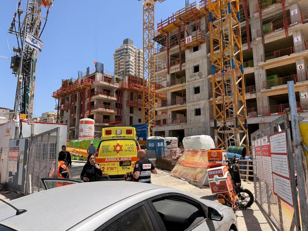 القدس (نجمة داوود الحمراء) القدس