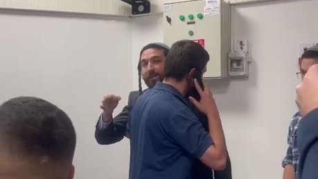 توتر ومشادات كلامية: عضو الكنيست المتطرف تسفي سوكوت يقتحم فعالية طلابية في الجامعة العبرية بالقدس إحياء للذكرى الـ78 للنكبة
