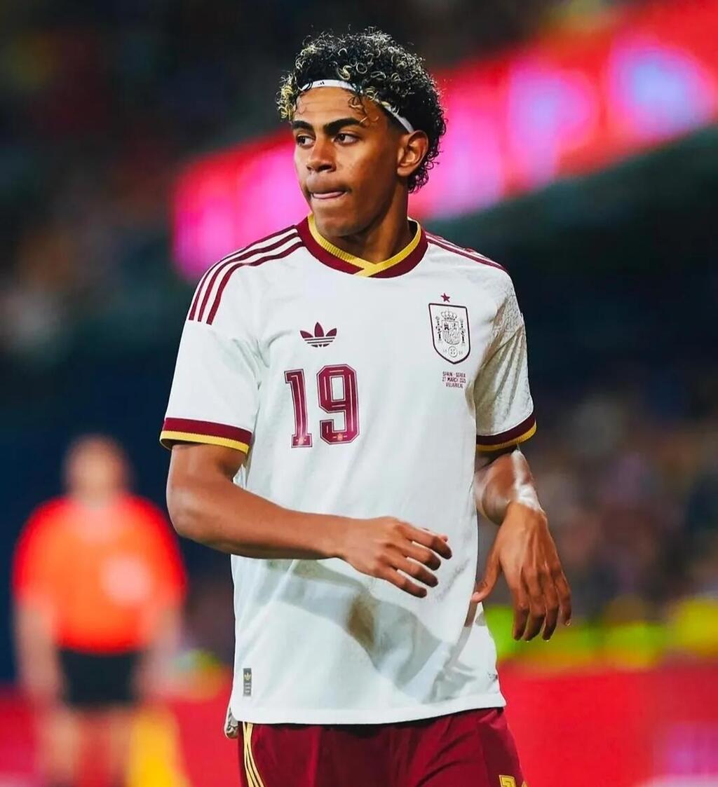  لامين يامال 