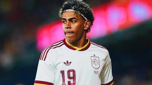  لامين يامال 