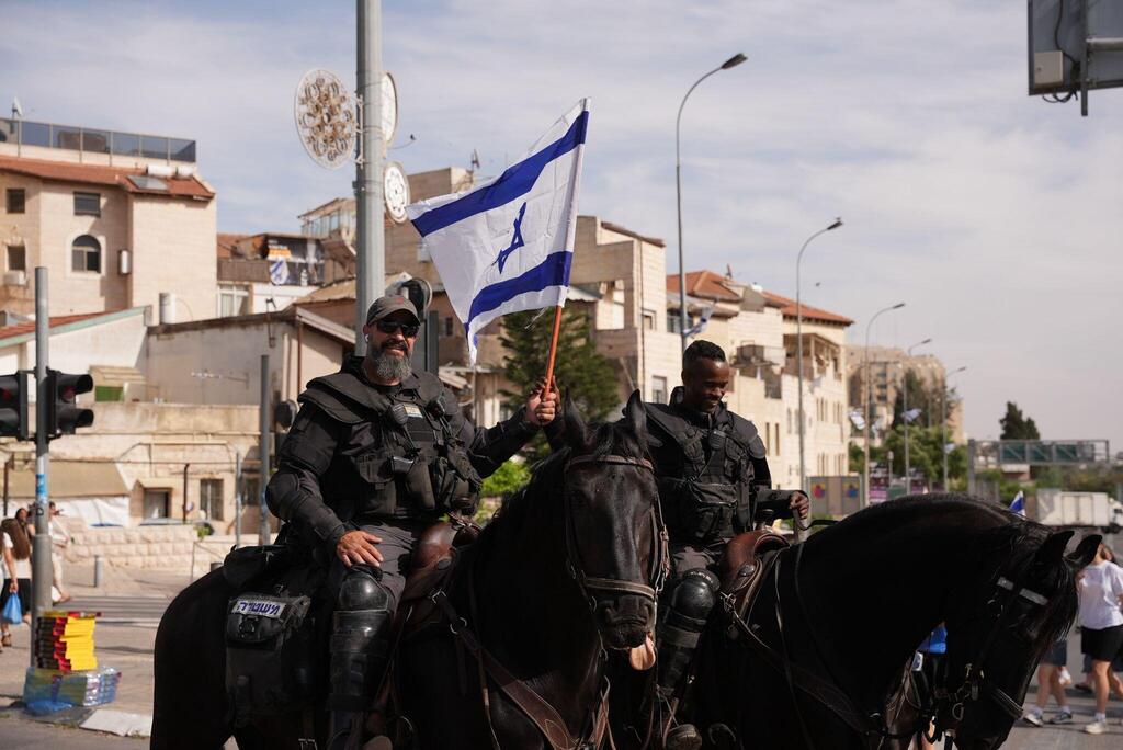 انتشار الشرطة تزامنًا مع “مسيرة الأعلام” وتوقيف 13 مشتبهًا