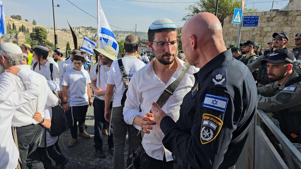 انتشار الشرطة تزامنًا مع “مسيرة الأعلام” وتوقيف 13 مشتبهًا