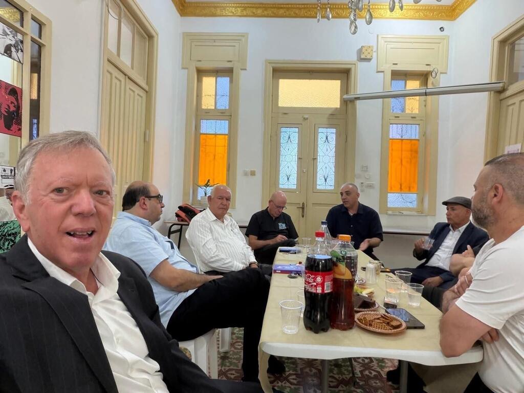 بين النفي والتأكيد بالصور: جدل واسع حول لقاء سياسي جمع افي شاكيد والتجمع